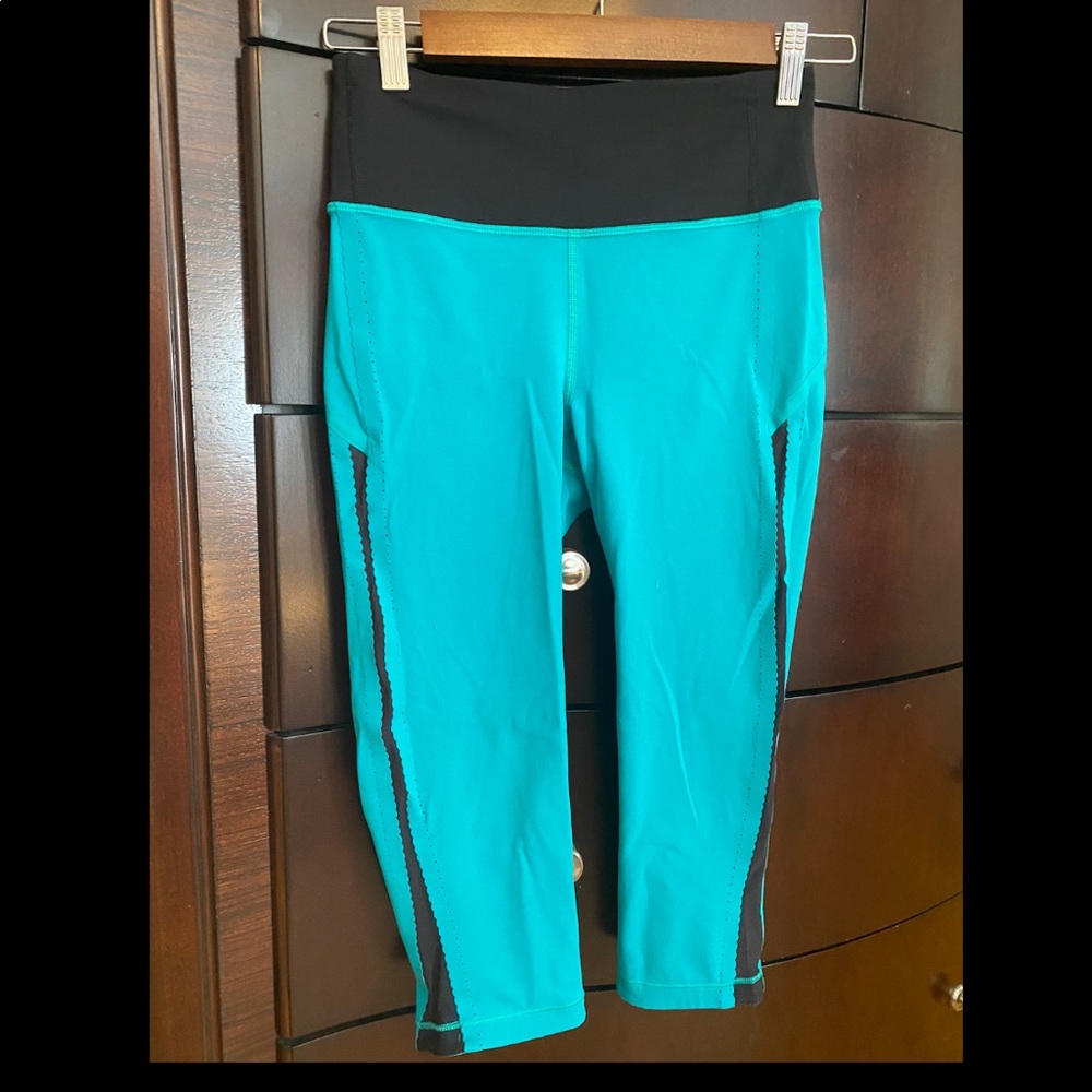 Turquoise and Black Lululemon Cropped Leggings